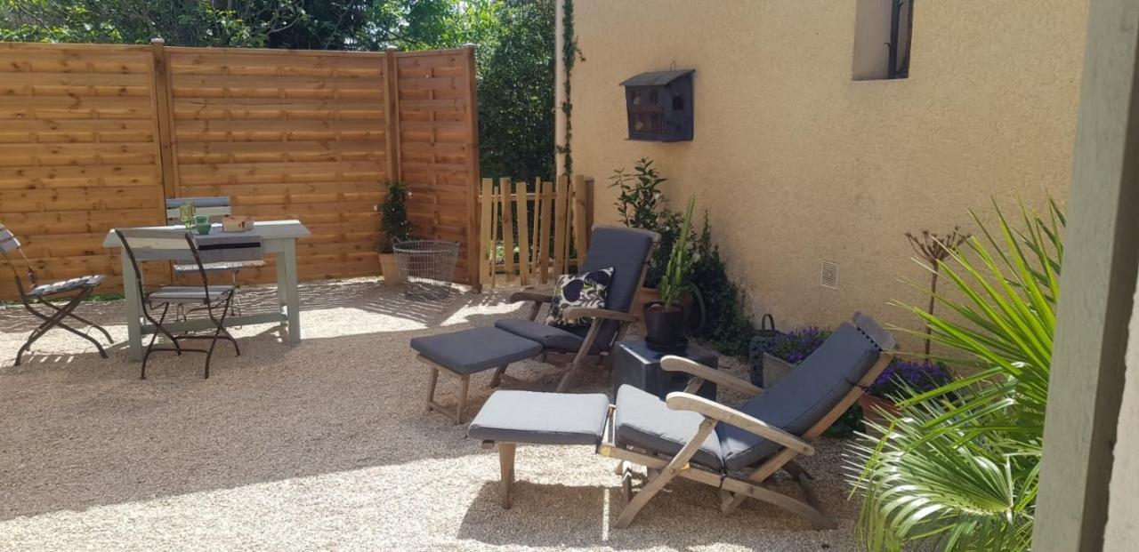 Studio avec patio et jacuzzi privatifs Mazan Extérieur photo
