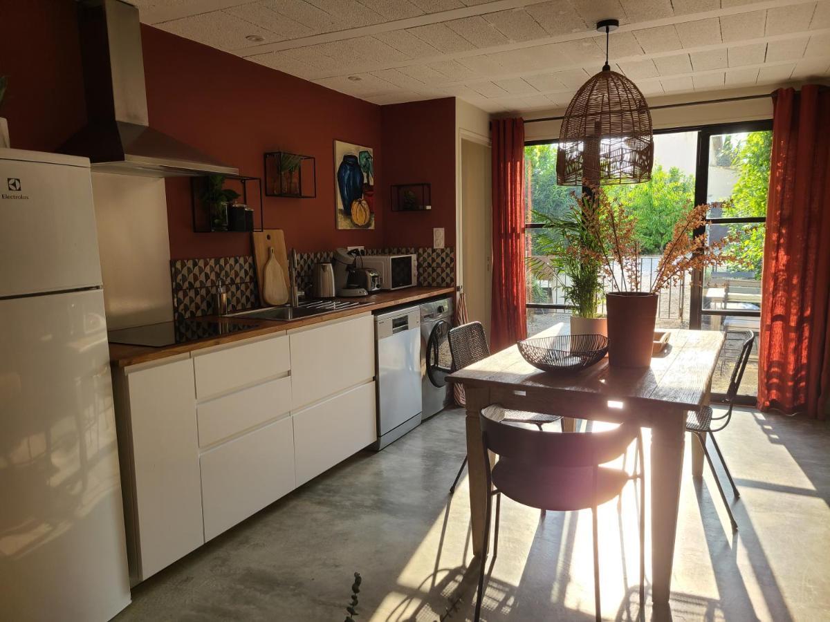 Studio avec patio et jacuzzi privatifs Mazan Extérieur photo