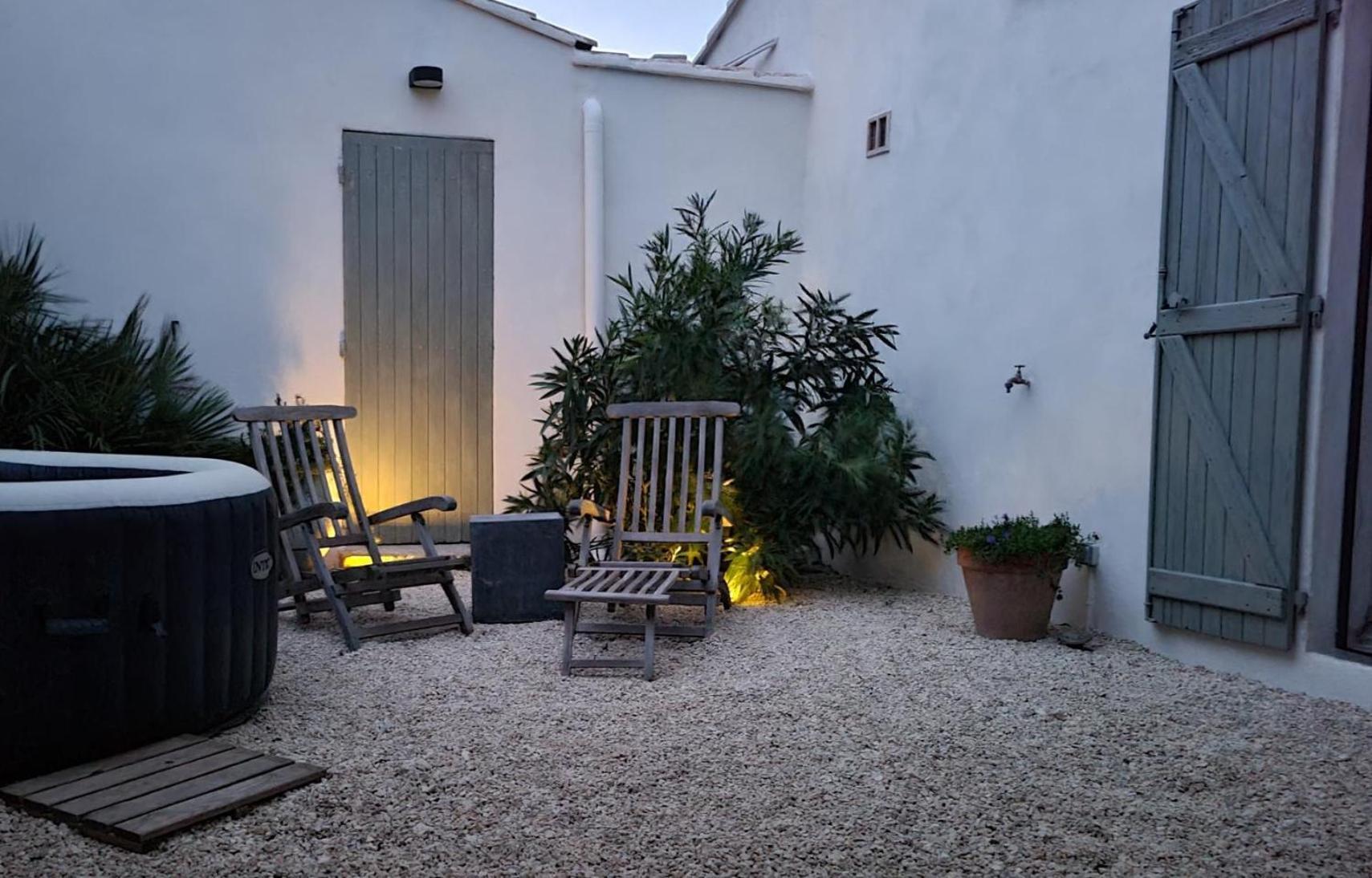 Studio avec patio et jacuzzi privatifs Mazan Extérieur photo