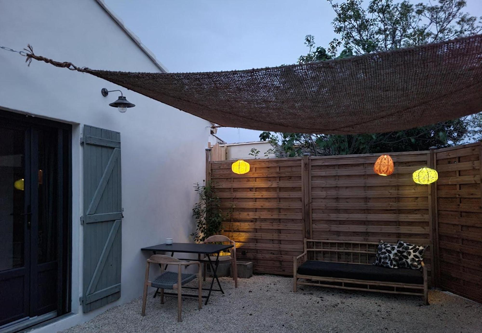 Studio avec patio et jacuzzi privatifs Mazan Extérieur photo