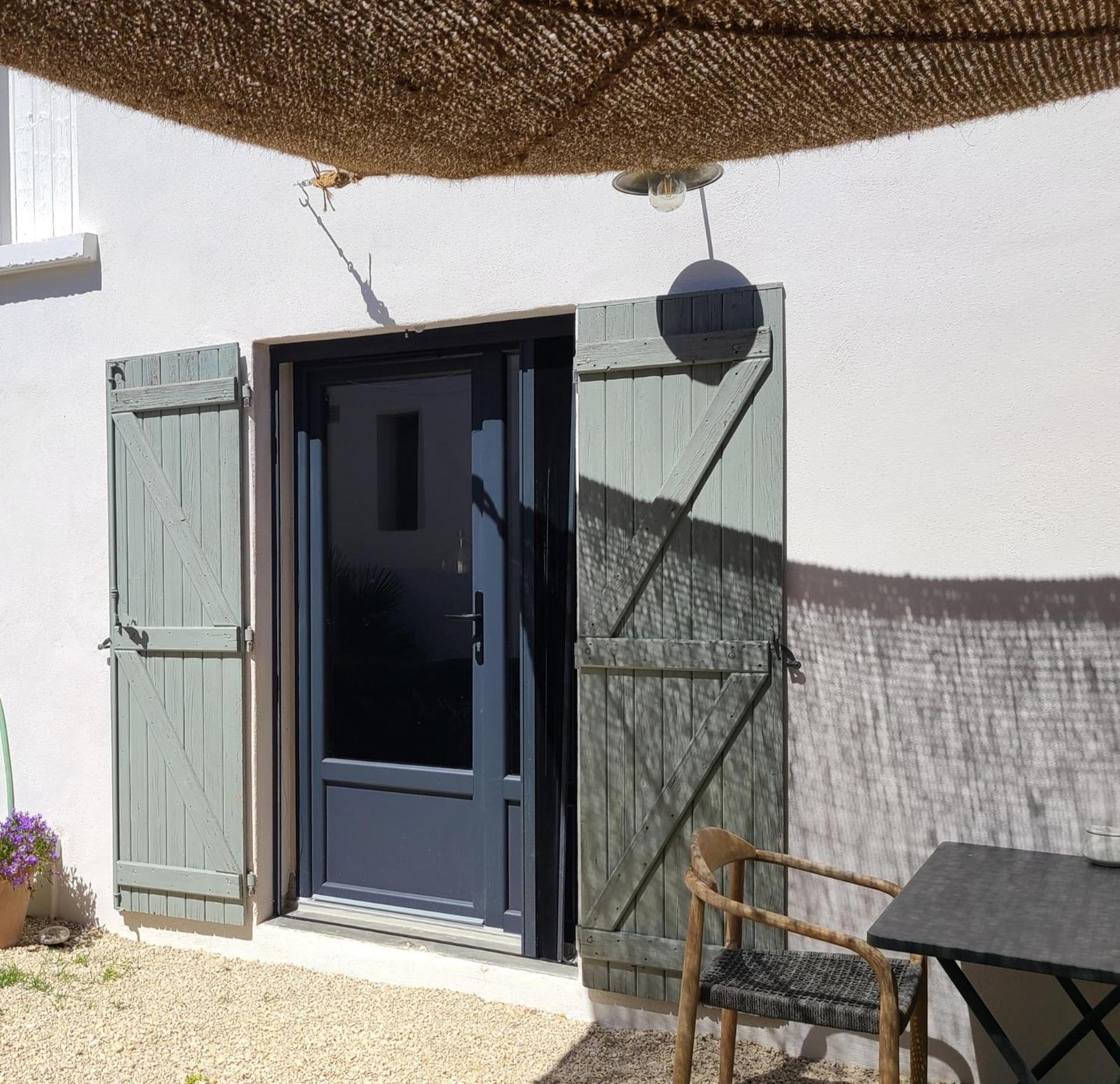Studio avec patio et jacuzzi privatifs Mazan Extérieur photo
