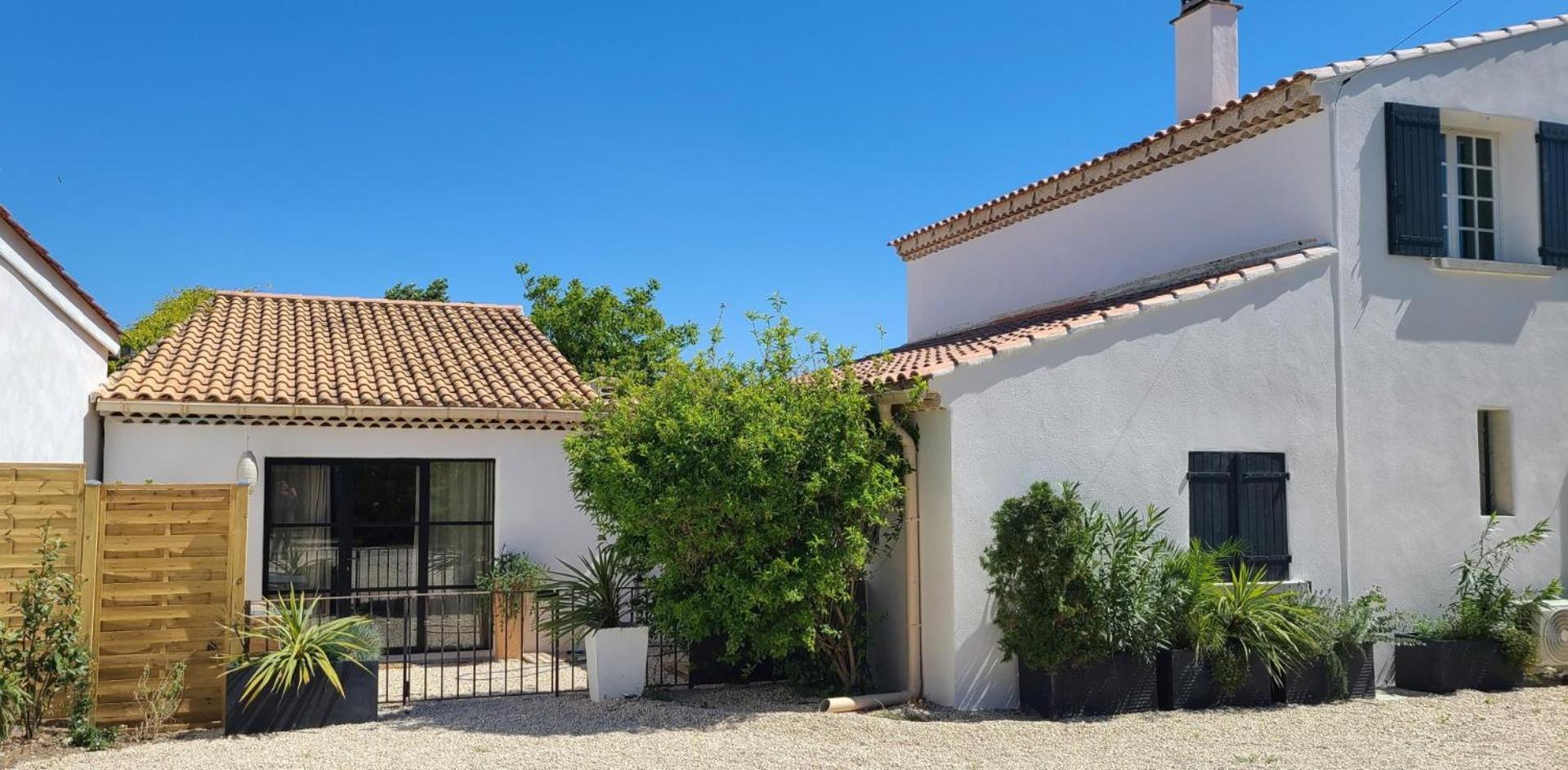 Studio avec patio et jacuzzi privatifs Mazan Extérieur photo