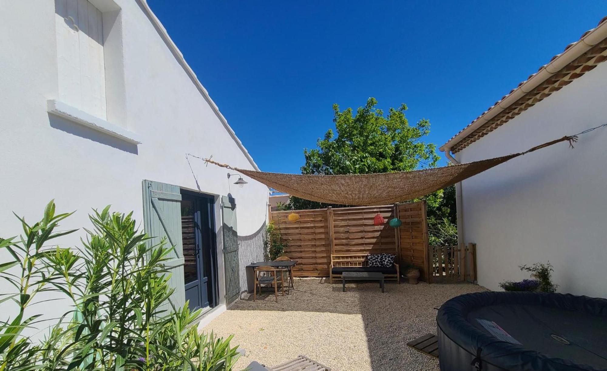 Studio avec patio et jacuzzi privatifs Mazan Extérieur photo