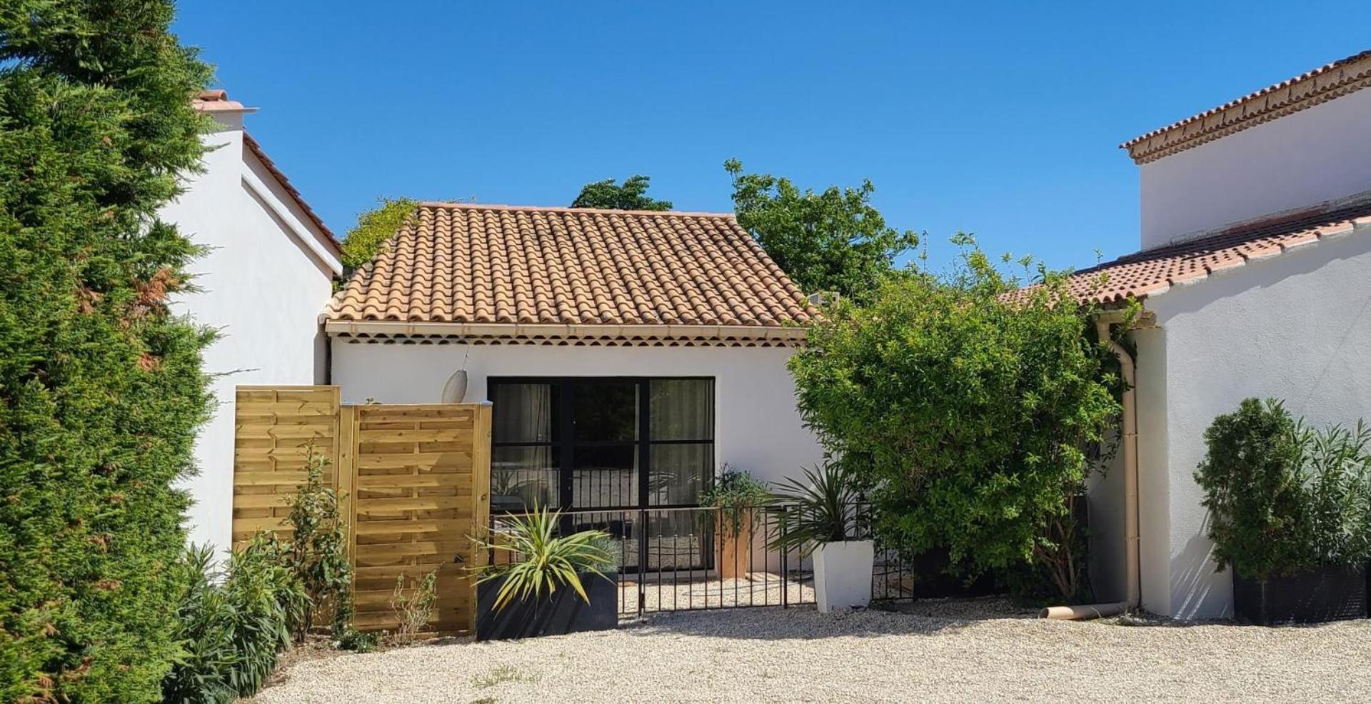 Studio avec patio et jacuzzi privatifs Mazan Extérieur photo
