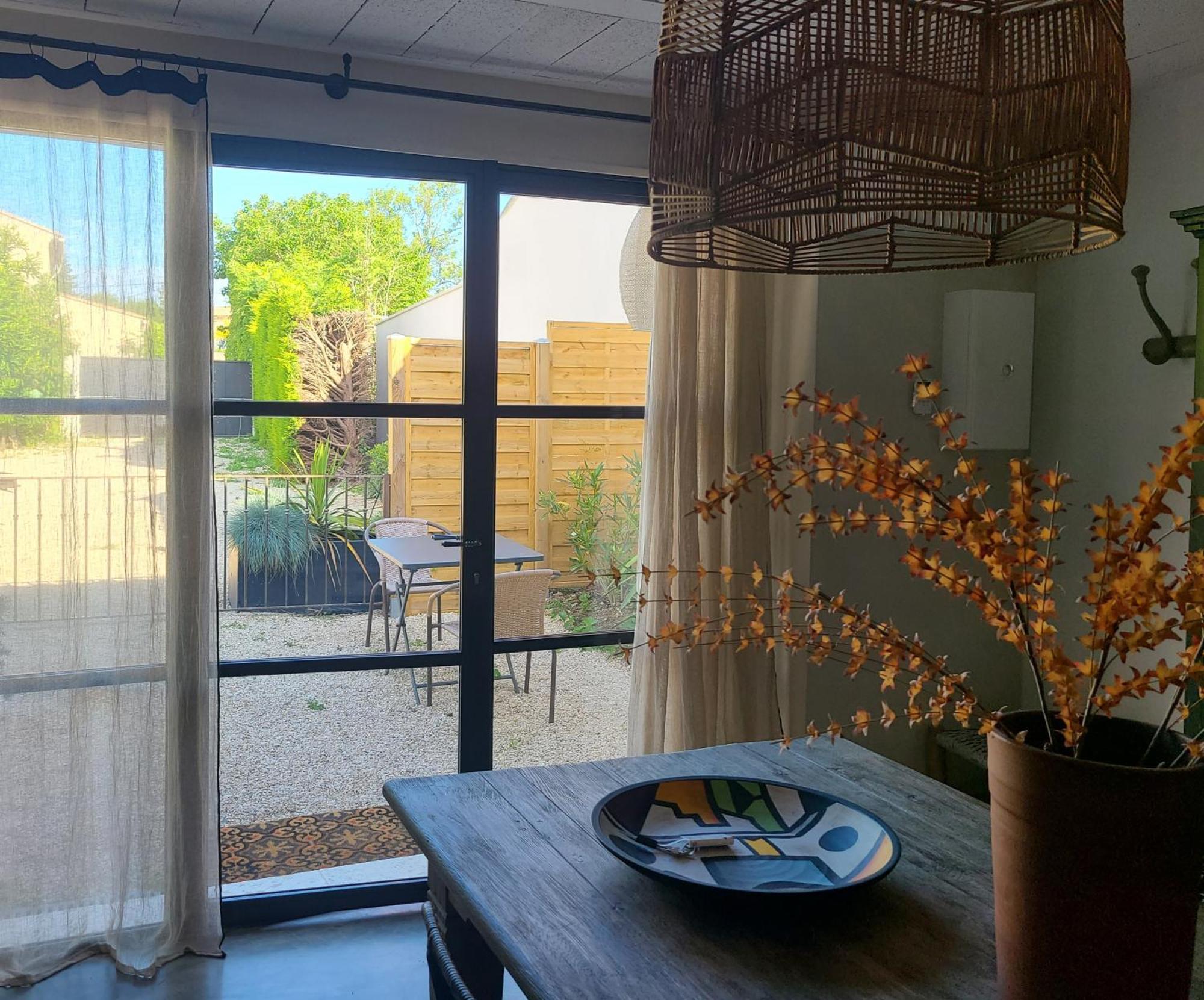 Studio avec patio et jacuzzi privatifs Mazan Extérieur photo